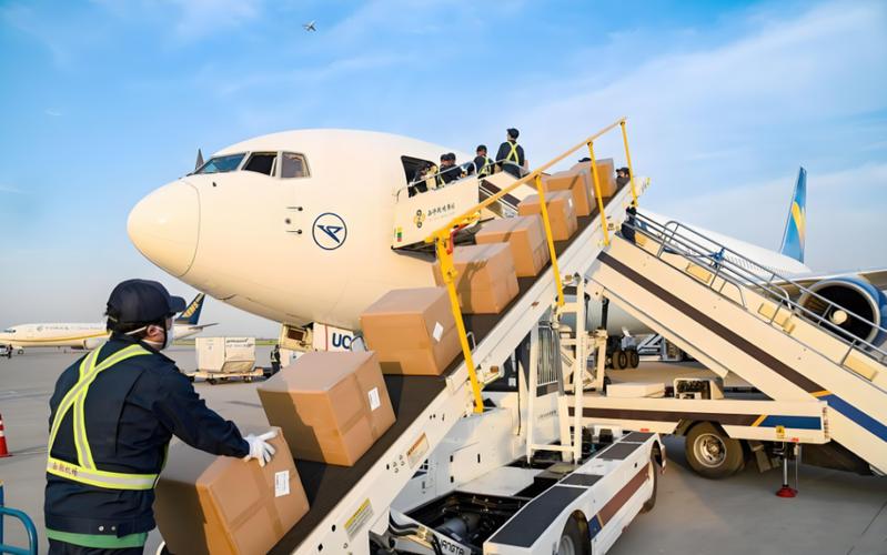 飞机托运的行李箱有多大的尺寸? 飞机托运的行李箱有多大的尺寸?